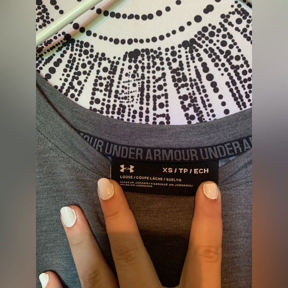 Under Armor Sweatshirt - Picture 2 of 3